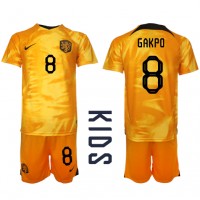 Camiseta Países Bajos Cody Gakpo #8 Primera Equipación Replica Mundial 2022 para niños mangas cortas (+ Pantalones cortos)